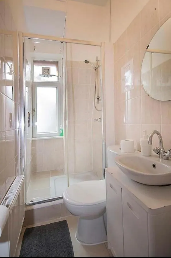 Single Room With Underbed 8 London United Kingdom