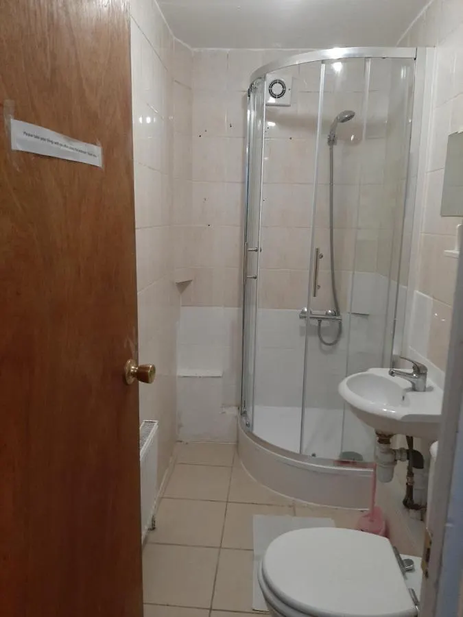 Hostel Single Room With Underbed 8 London