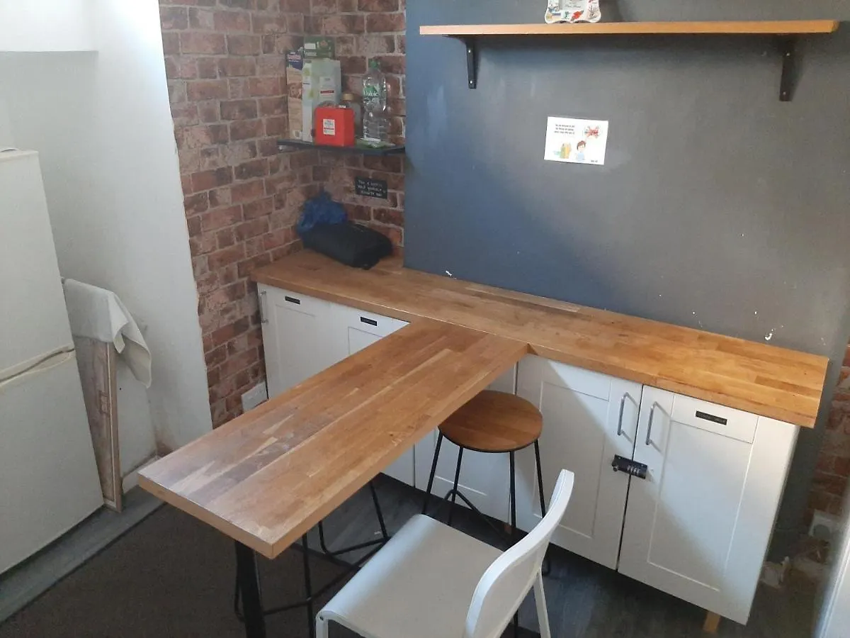 Single Room With Underbed 8 London 0*,